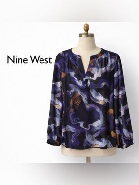 Nine West Flowy Blouse | Artistic l Abstract
Swirl. Beautiful Condition. XL